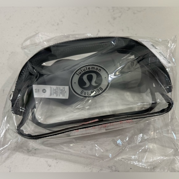 NWT Lululemon Everywhere Clear Belt Bag 1L - Picture 2 of 3